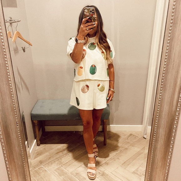 QUEEN OF SPARKLES Sequin Allover OLIVES ShortSleeve Top NWT - Picture 3 of 7